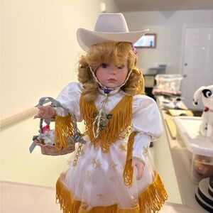 Paradise galleries Delta Dawn Musical Doll